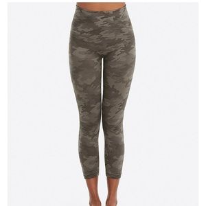 Spanx Camo Cropped leggings
